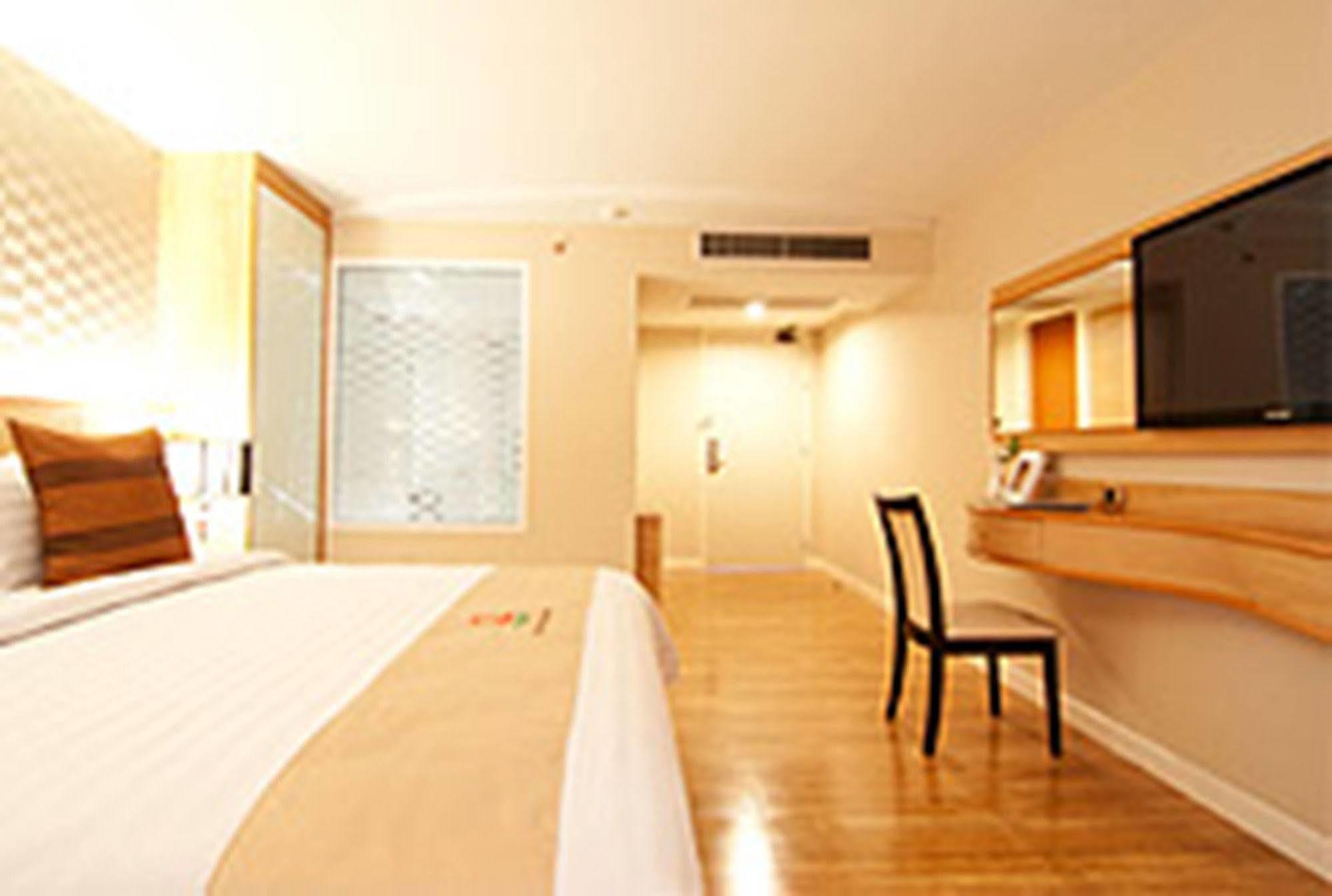 Grand Lord Boutique Hotel- Sha Extra Plus Certified Bangkok Exterior photo